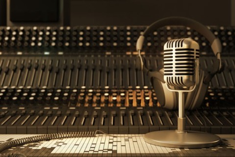 Rádio mantém liderança entre plataformas de áudio com publicidade, aponta novo estudo